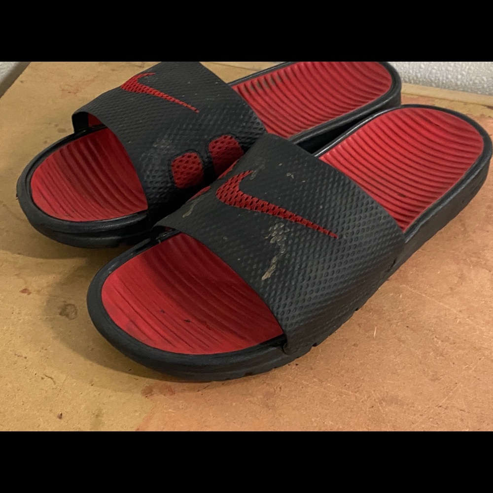 Nike 431884-011XV Black Red Slide Up Sandals SZ 10